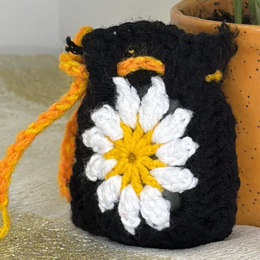 Daisy Crochet Earbuds Case, photo 3